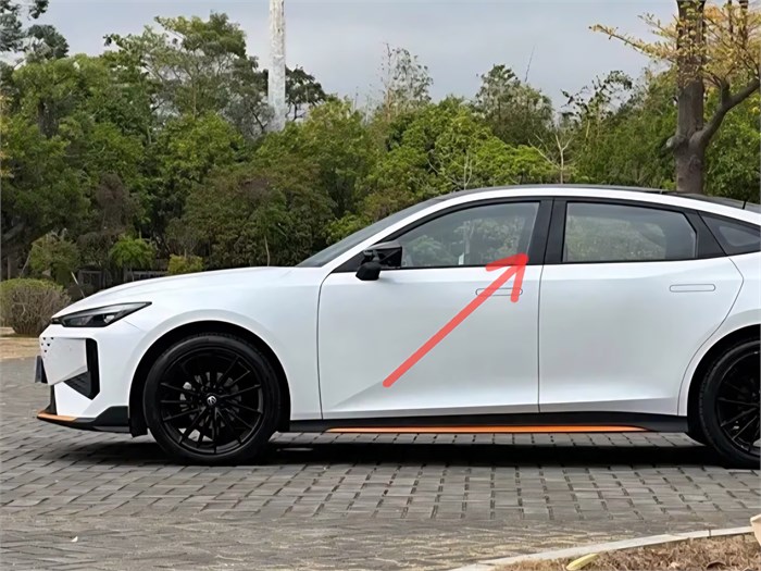 Накладка двери стойки передней левой Changan UNI-V C281F2709040400