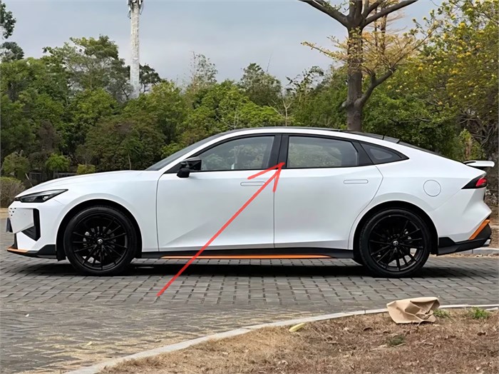 Накладка двери стойки задней левой Changan UNI-V C281F2709040600