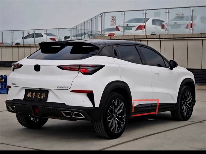 Накладка двери задней правой Changan UNI-T S202F2709041700