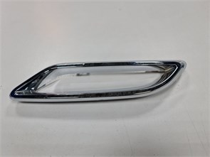 {{photo.Alt || photo.Description || 'Накладка бампера левая Changan EADO  PLUS'}}